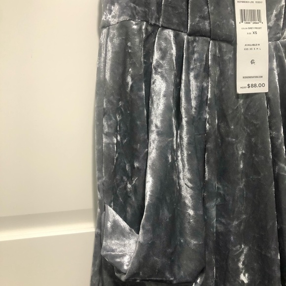 BCBGeneration – Velvet Faux Wrap Dress
GREY FROST / XS - Picture 5 of 6